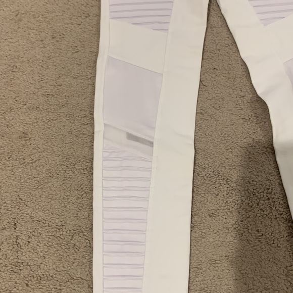 Alo high waisted moto leggings NWT - Picture 4 of 5